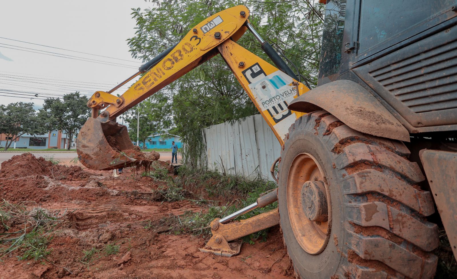 Equipes atuam na melhoria da infraestrutura da cidade